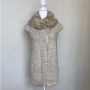 Armani Exchange Cream Beige Knit Sleeveless Sweater w/detachable Faux Fur Collar